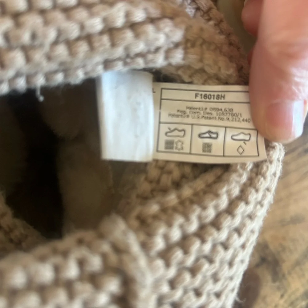 UGG‎ Purl Strap Boot 1098080 Chestnut Twinface 100% Authentic Size 8